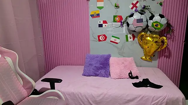 Sophie19   online show from 07-06-26, 12:24