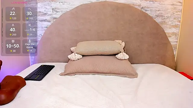 Ashley Beaomunt online show from 02-25-26, 12:48