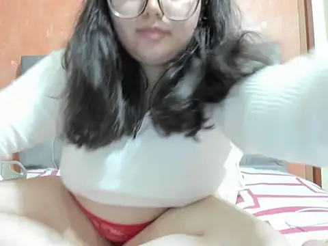 Snapshot of DearestKittyKat chatting on 02-27-26, 06:35 DearestKittyKat online show from 02-27-26, 06:35