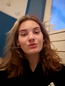 sweetsophie69 online show from 04-09-26, 06:46