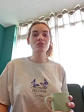 sweetsophie69 online show from 04-10-26, 10:09