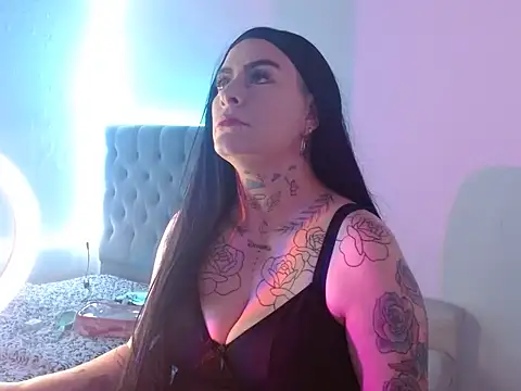 Snapshot of mia_vantt chatting on 02-16-26, 07:10 mia vantt online show from 02-16-26, 07:10