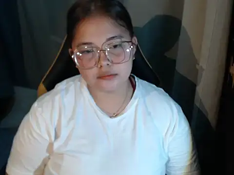 xia xoxo  online show from 04-23-26, 12:29