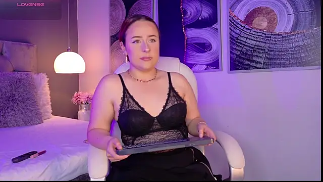 FoxieNova online show from 03-25-26, 01:50