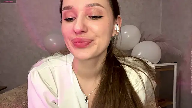 LilliHudons online show from 03-08-26, 04:22