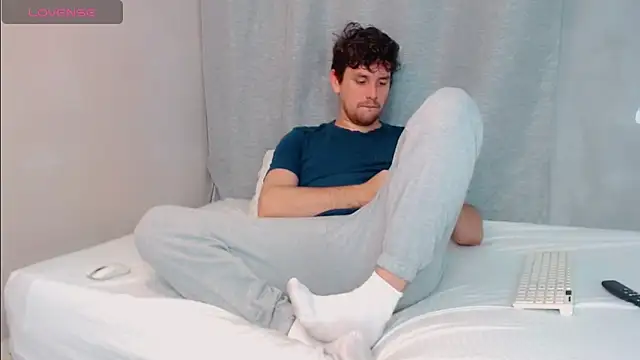 Snapshot of Luc_7 chatting on 02-14-26, 07:32 Luc 7 online show from 02-14-26, 07:32