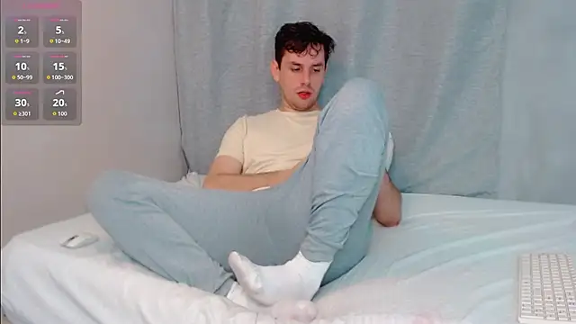 Snapshot of Luc_7 chatting on 02-22-26, 09:57 Luc 7 online show from 02-22-26, 09:57