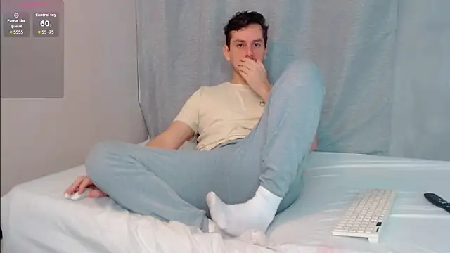 Snapshot of Luc_7 chatting on 02-25-26, 10:58 Luc 7 online show from 02-25-26, 10:58