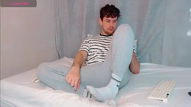 Snapshot of Luc_7 chatting on 03-07-26, 06:49 Luc 7 online show from 03-07-26, 06:49