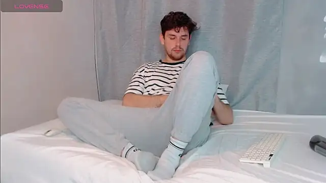 Snapshot of Luc_7 chatting on 03-10-26, 06:46 Luc 7 online show from 03-10-26, 06:46