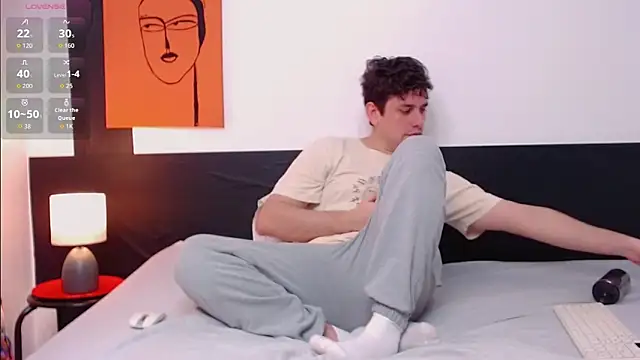 Snapshot of Luc_7 chatting on 03-22-26, 09:29 Luc 7 online show from 03-22-26, 09:29