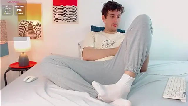 Snapshot of Luc_7 chatting on 03-25-26, 09:32 Luc 7 online show from 03-25-26, 09:32