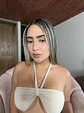Snapshot of Miilana_ chatting on 07-11-26, 08:55 Miilana online show from 07-11-26, 08:55