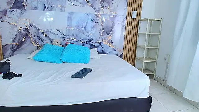 aixa 06 online show from 03-27-26, 06:40