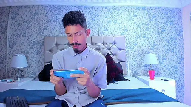 NoaahTylor online show from 03-21-26, 06:11