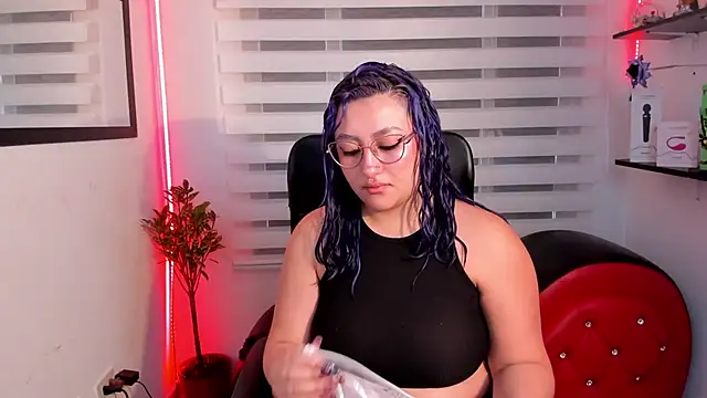 Emily Jonesh online show from 06-01-26, 01:02