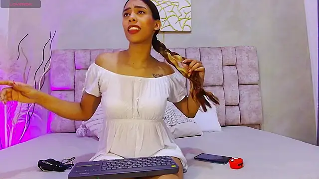 MelanyStone  online show from 04-26-26, 01:53