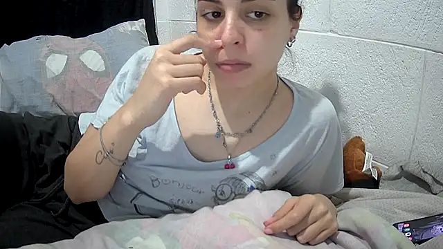 Snapshot of violetazein7 chatting on 07-12-26, 04:36 violetazein7 online show from 07-12-26, 04:36