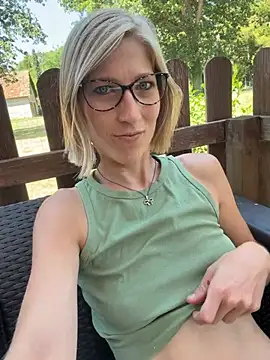 Snapshot of blondie-27 chatting on 07-11-26, 12:08 blondie-27 online show from 07-11-26, 12:08