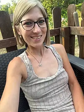 Snapshot of blondie-27 chatting on 07-24-26, 06:17 blondie-27 online show from 07-24-26, 06:17