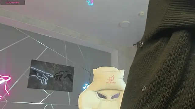 naomi reiss online show from 04-28-26, 01:37