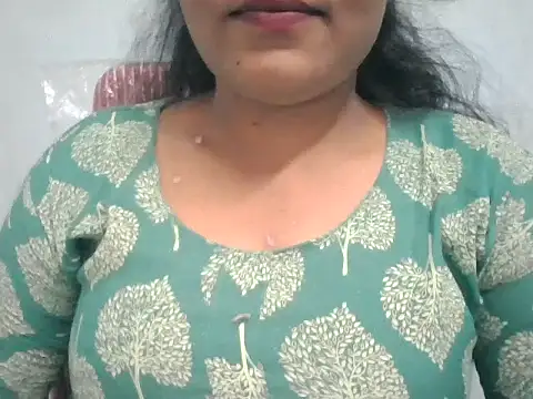 Snapshot of Rathi-priyaa chatting on 06-12-26, 05:39 Rathi-priyaa online show from 06-12-26, 05:39