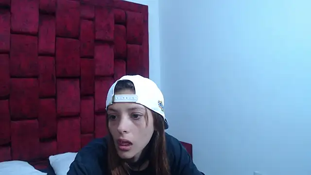 Snapshot of barby_jones25 chatting on 04-28-26, 12:54 barby jones25 online show from 04-28-26, 12:54