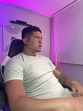  robertobaggioo online show from 04-12-26, 12:10