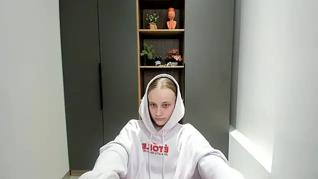 KirstinMcgeady online show from 02-14-26, 08:44