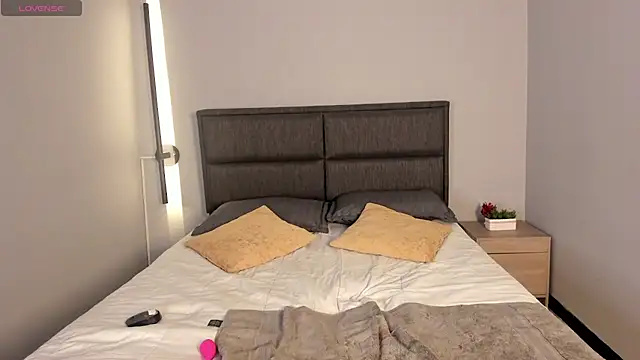 Tamia 25 online show from 04-25-26, 01:36