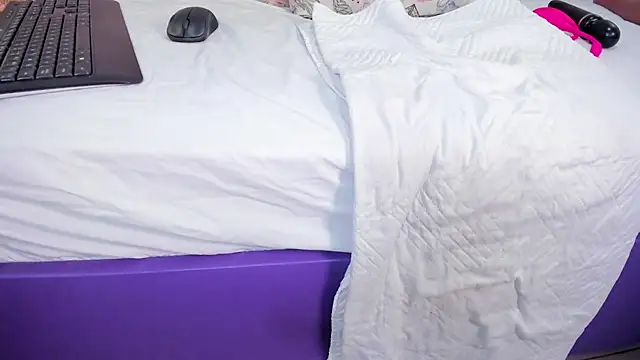 arianna sweeg online show from 03-09-26, 04:05