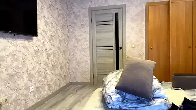 yourselenas online show from 04-24-26, 04:42