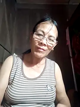 Snapshot of toyo_668 chatting on 06-11-26, 04:43 toyo 668 online show from 06-11-26, 04:43