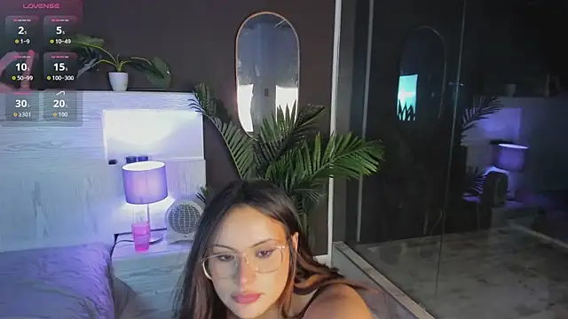Mia noiir online show from 07-15-26, 03:56