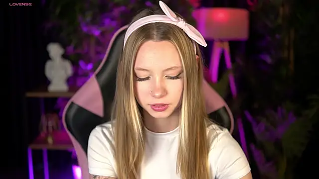 SweetDaisy me online show from 03-11-26, 04:24