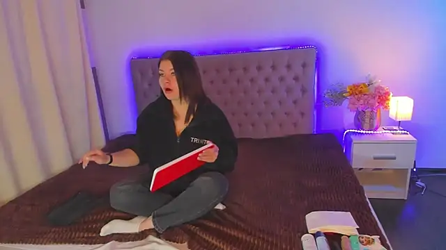 AmandaHoppe online show from 04-21-26, 04:41