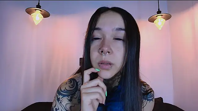 Snapshot of alien_eyes09 chatting on 08-04-26, 10:18 alien eyes09 online show from 08-04-26, 10:18
