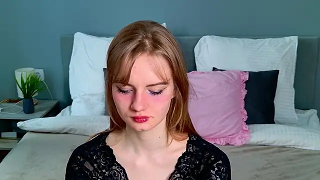 ElfieWhite online show from 05-11-26, 04:59