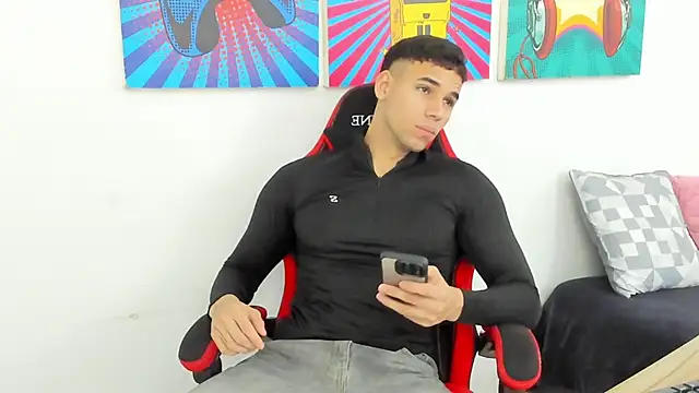 Snapshot of Thomas_walker14 chatting on 05-11-26, 02:45 Thomas walker14 online show from 05-11-26, 02:45