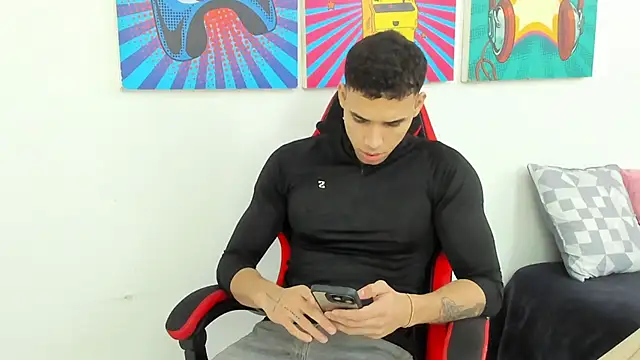 Snapshot of Thomas_walker14 chatting on 05-11-26, 04:04 Thomas walker14 online show from 05-11-26, 04:04