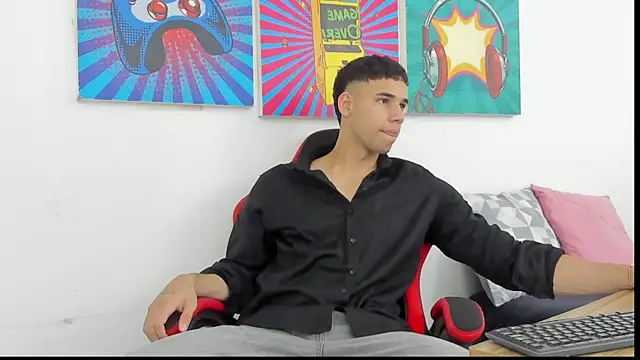 Snapshot of Thomas_walker14 chatting on 05-16-26, 03:11 Thomas walker14 online show from 05-16-26, 03:11