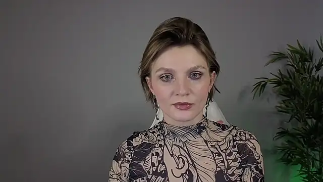 Snapshot of BjorkLight chatting on 03-06-26, 03:25 BjorkLight online show from 03-06-26, 03:25