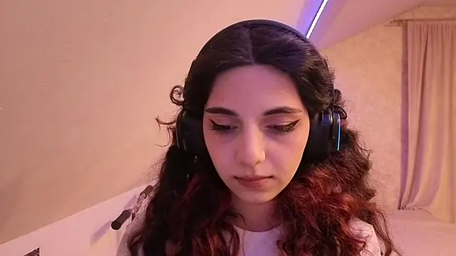 Snapshot of Blissmissataeses chatting on 02-17-26, 12:34 Blissmissataeses online show from 02-17-26, 12:34