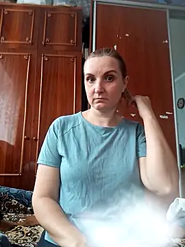 Snapshot of SusanGold9211 chatting on 04-03-26, 10:46 SusanGold9211 online show from 04-03-26, 10:46