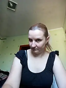 Snapshot of SusanGold9211 chatting on 04-14-26, 07:36 SusanGold9211 online show from 04-14-26, 07:36