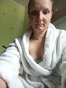 Snapshot of SusanGold9211 chatting on 05-19-26, 10:43 SusanGold9211 online show from 05-19-26, 10:43