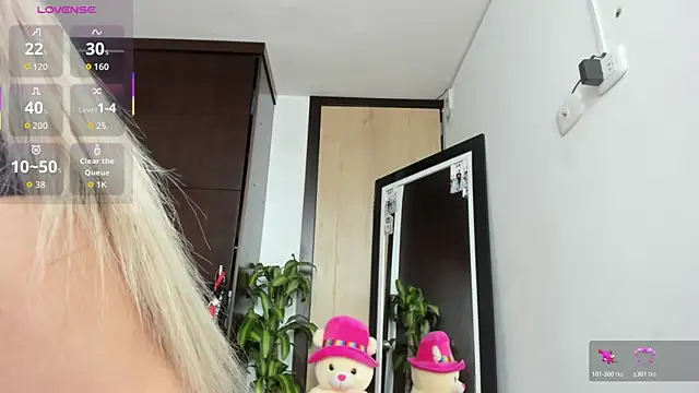 alisoondrean  online show from 04-24-26, 06:54