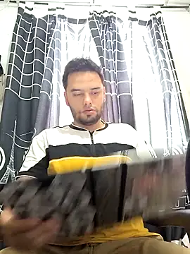 Snapshot of angel_leon01 chatting on 02-19-26, 06:04 angel leon01 online show from 02-19-26, 06:04