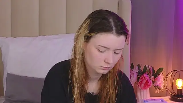 Snapshot of AlyssFrost chatting on 06-17-26, 02:25 AlyssFrost online show from 06-17-26, 02:25