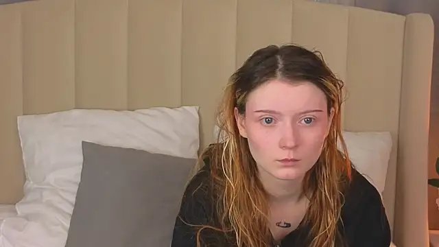 Snapshot of AlyssFrost chatting on 06-26-26, 02:38 AlyssFrost online show from 06-26-26, 02:38